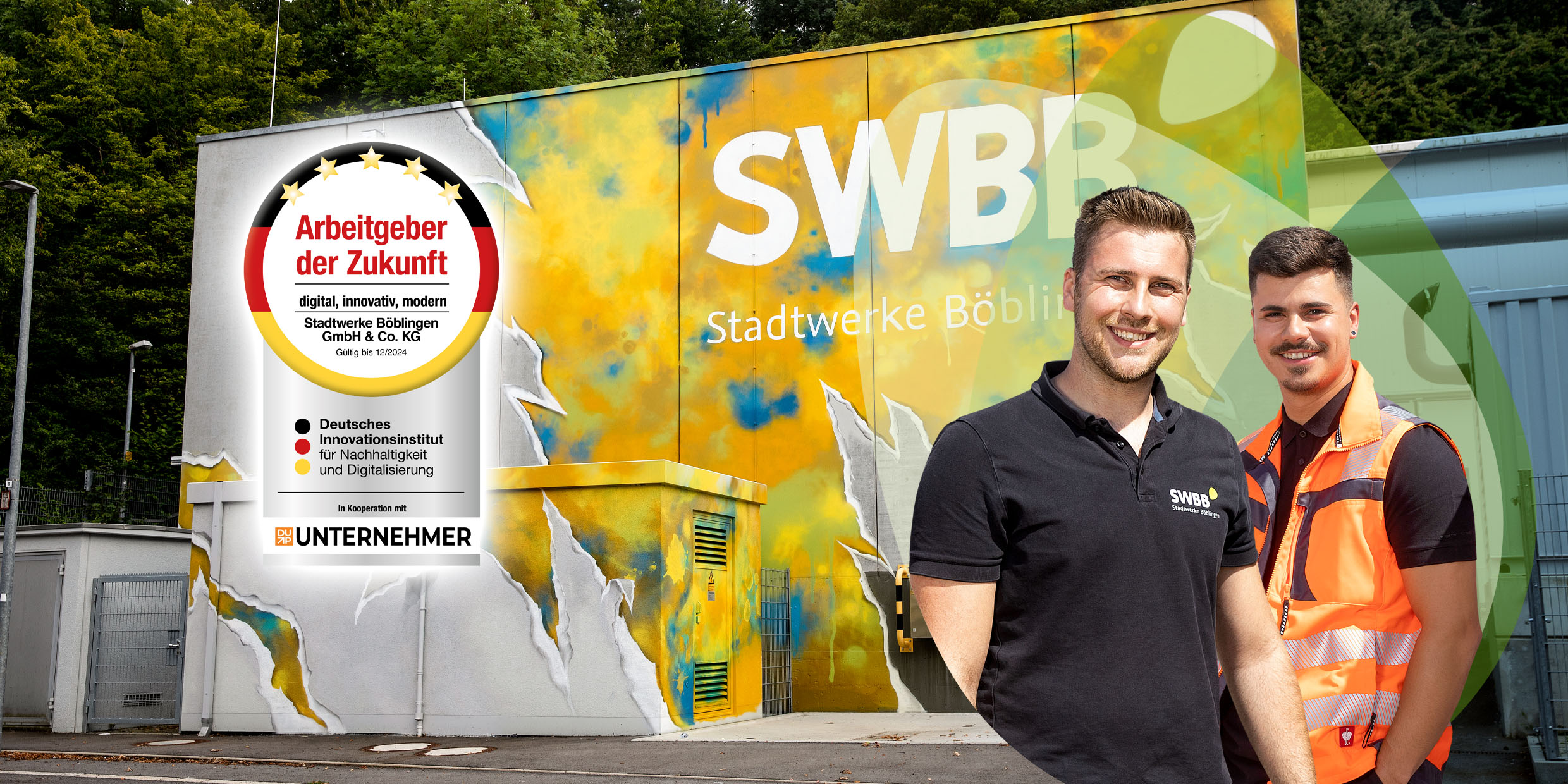 Bildcollage: Zwei Mitarbeiter der SWBB vor einer bunt angemalten Wand. Ein Siegel mit der Beschriftung "Arbeitgeber der Zukunft" ist darüber gelegt.